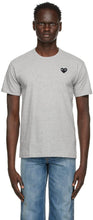 Comme des GarÃ§ons Play Grey Heart Patch T-Shirt - T-shirt T-shirt gris cardiaque - comme des garÃ§ons 회색 심장 패치 티셔츠 재생