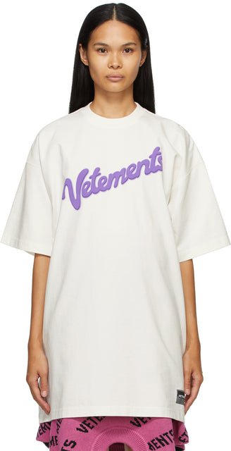 VETEMENTS Off-White Sweet Logo T-Shirt - T-shirt de logo douce blanc cassé - vetements 오프 화이트 스위트 로고 티셔츠